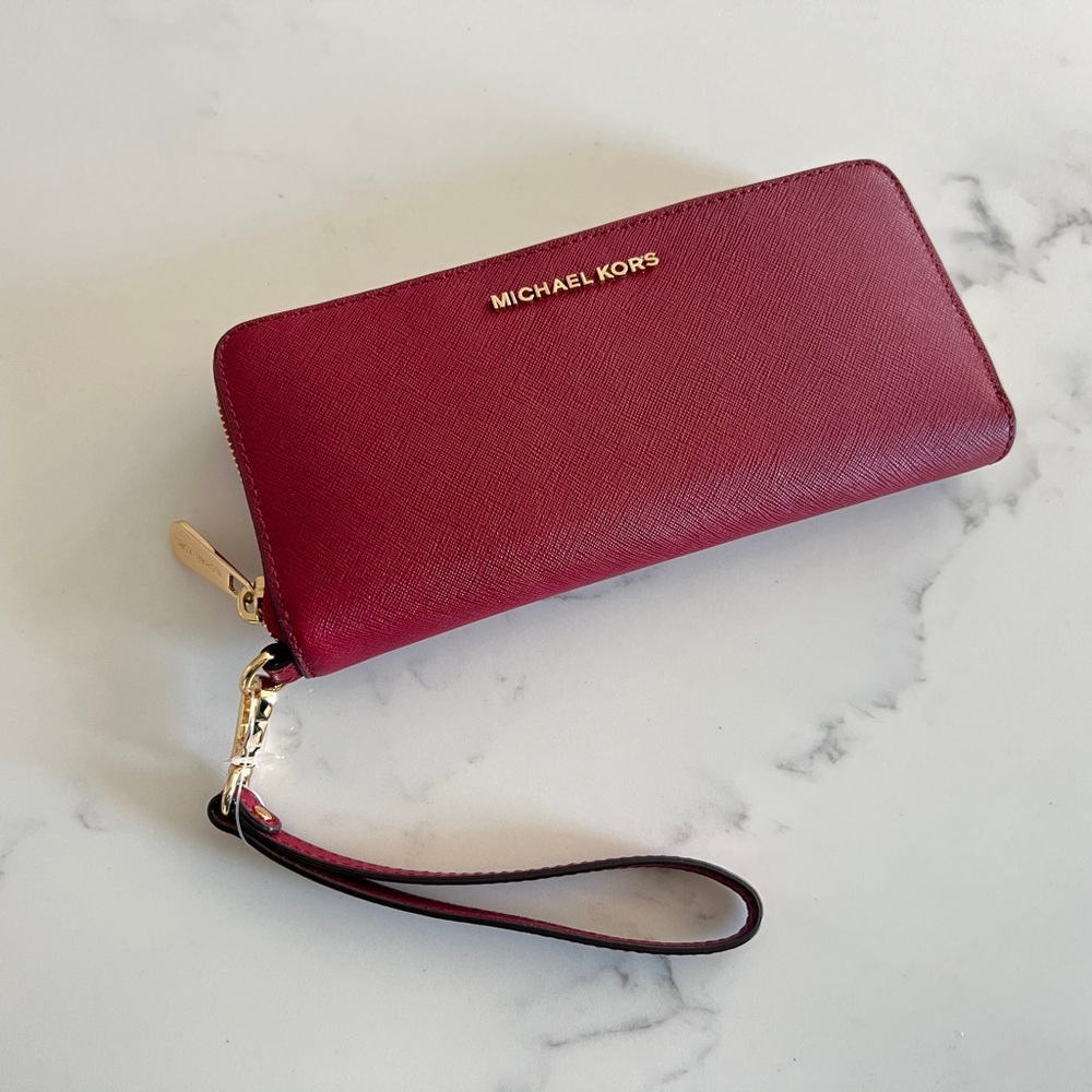 Michael Kors - Jet Set Travel Wallet - NWT